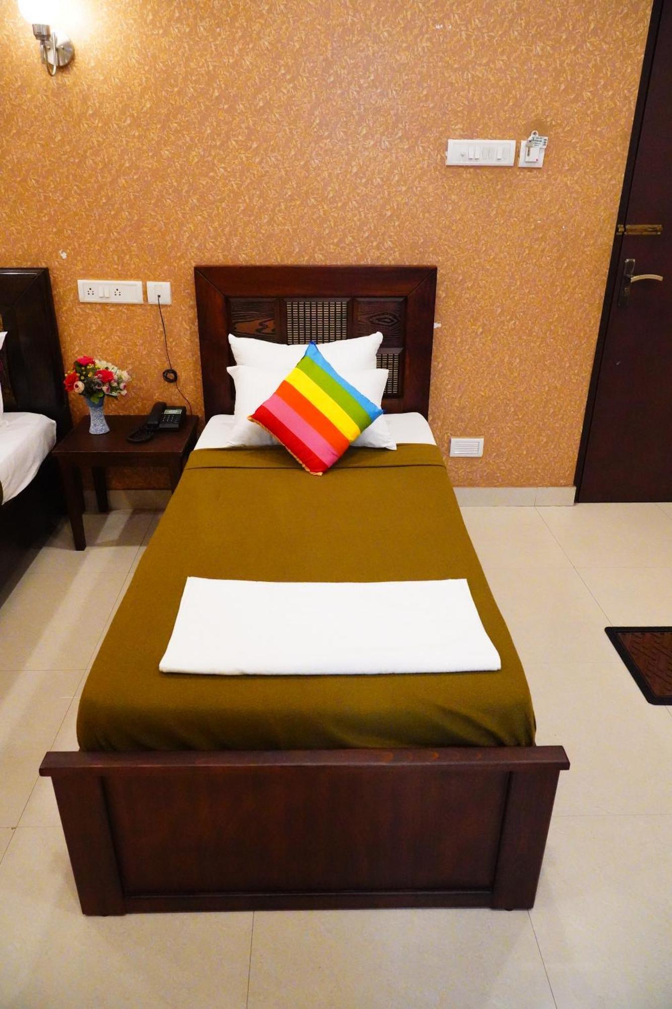 מלון Arcot Vinayagam Residency מראה חיצוני תמונה